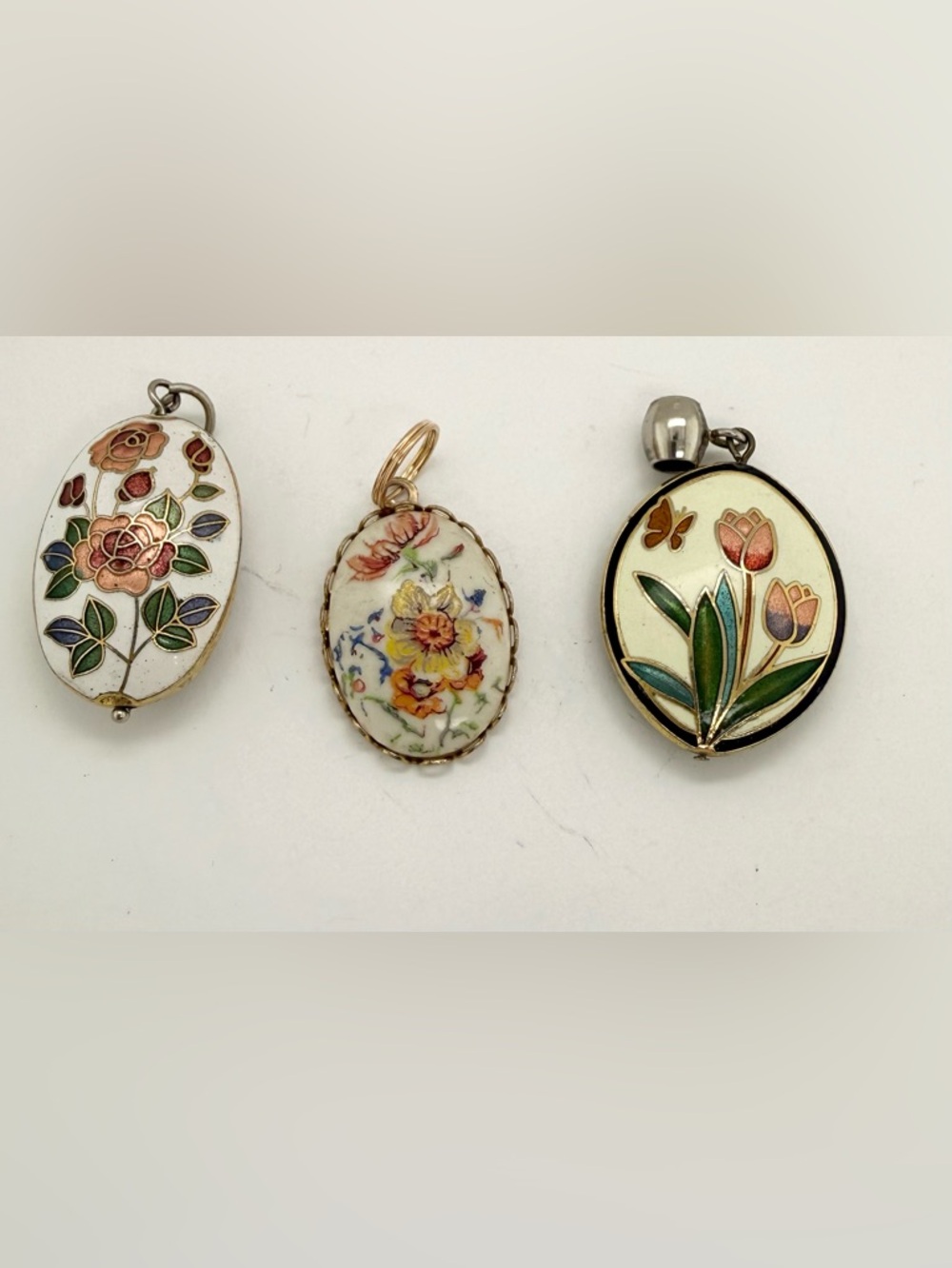 Vintage Estate lot Cloisonné Enamel Flower Painted Porcelain Oval Pendant Charm